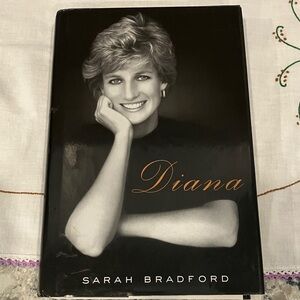 'Diana' Book by Sarah Bradford Large Print Hardcover